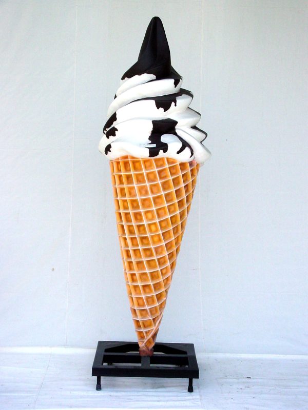 ICE CREAM  ON CONE CHOCO SUNDAE