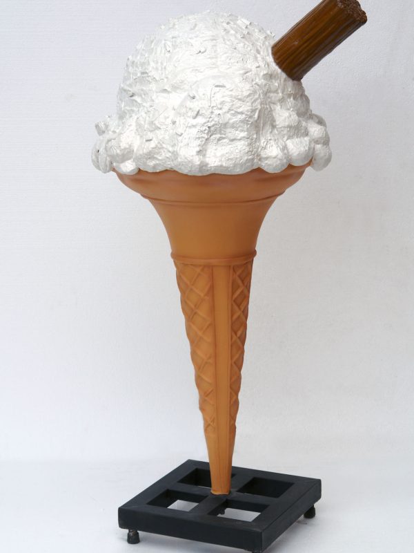 SINGLE SCOOP ICE CREAM WITH METAL BASE