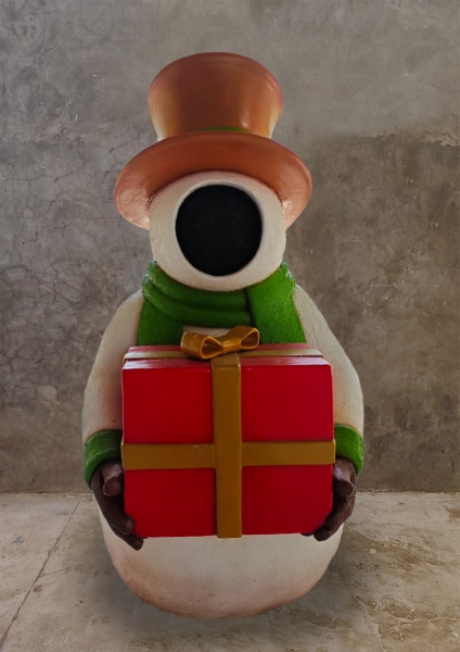 FACELESS SNOWMAN WITH GIFT