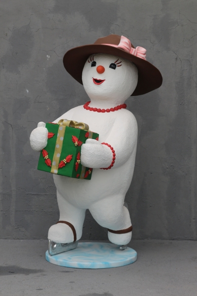 SNOWLADY SKATING WITH GIFT