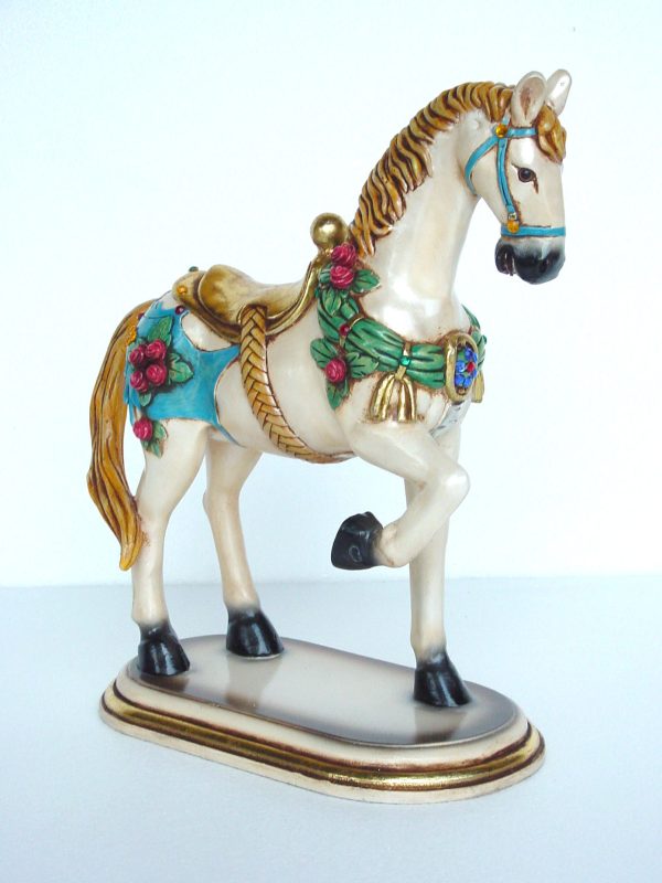 HORSE WITH BASE WITH FLOWER