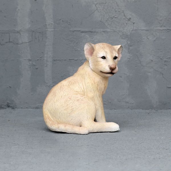 LION CUB SITTING