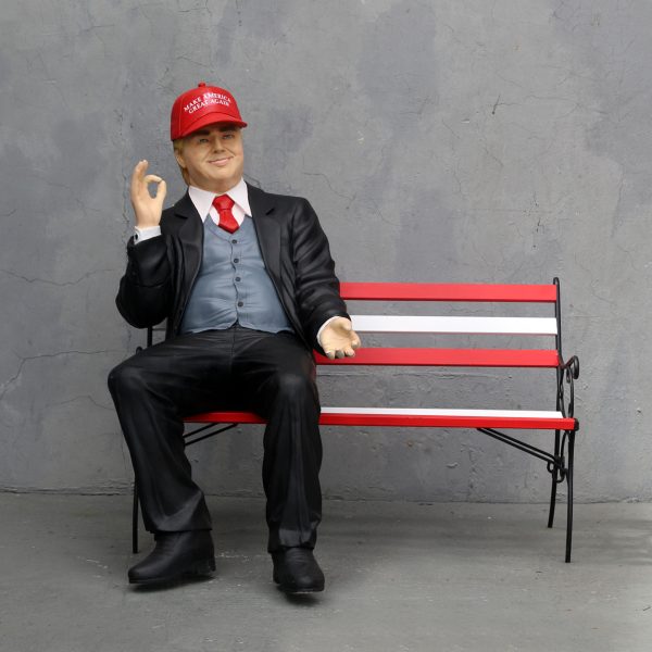 DONALD TRUMP 2 SITTING ON BENCH