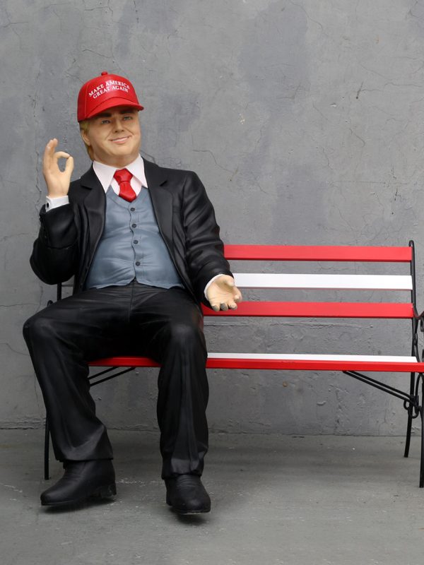 DONALD TRUMP 2 SITTING ON BENCH