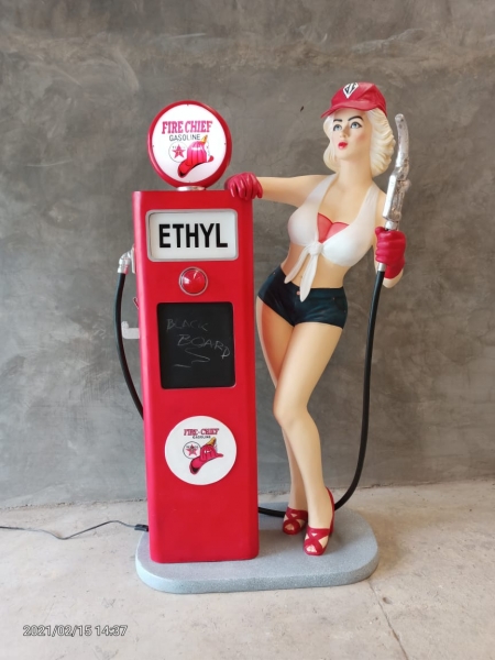 GAS PUMP WITH ATTENDANT