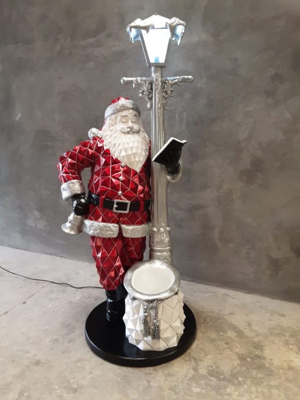 DIAMOND SANTA CLAUS WITH LAMP POST