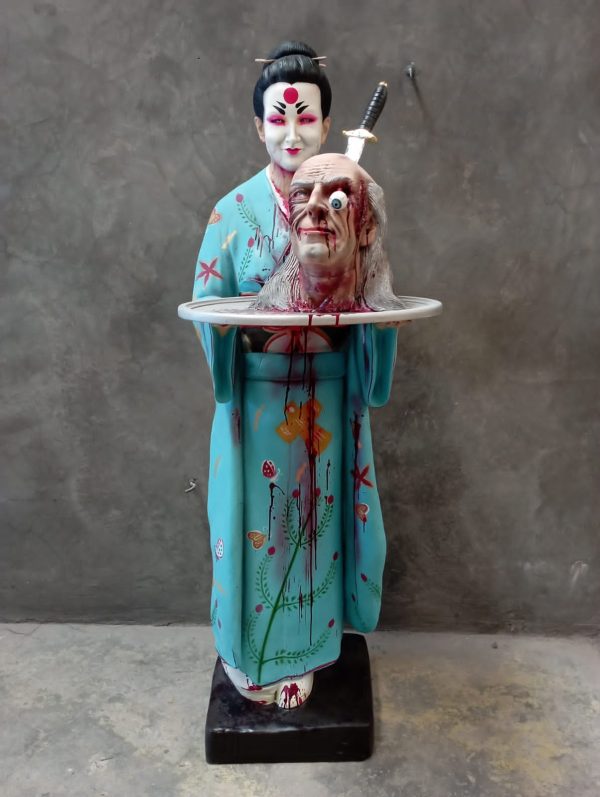 SCARY JAPANESE WAITRESS