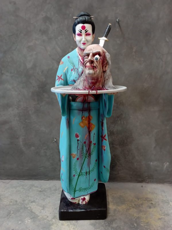 SCARY JAPANESE WAITRESS