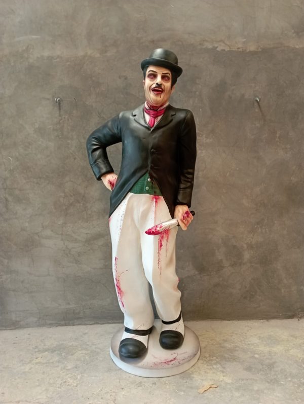 SCARY CLOWN WITH KNIFE 1