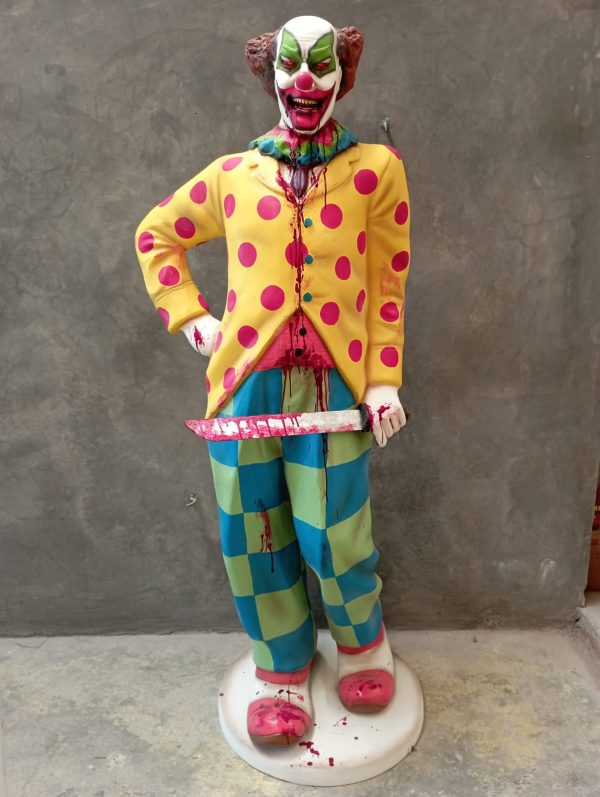 SCARY CLOWN WITH KNIFE 2